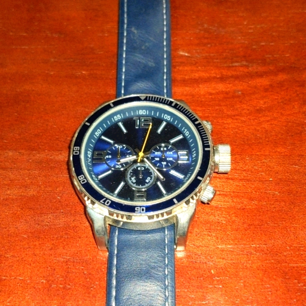 Standard Stainless Steel Watch w/ 2wristbands